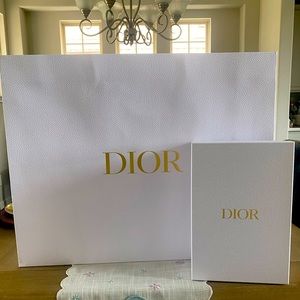 Authentic X- Large Dior paper bag.
25H x 20L x 8W